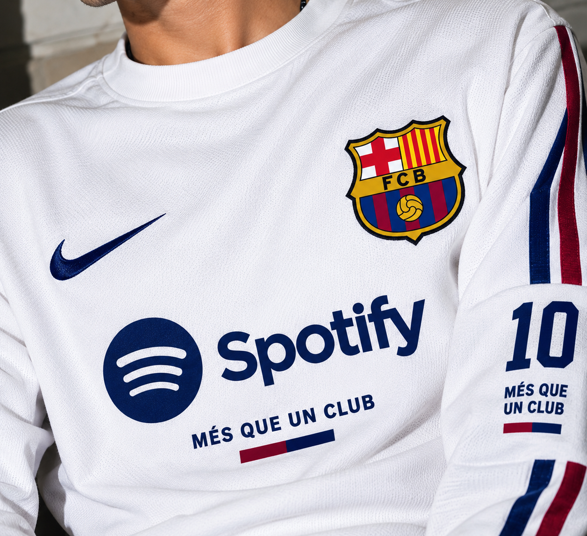 FC Barcelona Més Que Un Club Oversized Full Sleeve T-Shirt – White &mdash; photo 3