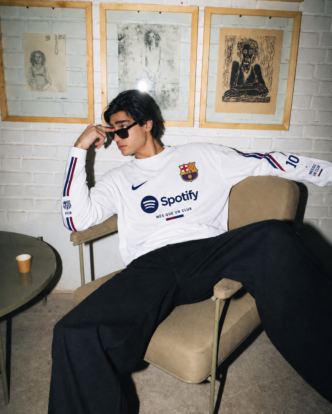 FC Barcelona Més Que Un Club Oversized Full Sleeve T-Shirt – White &mdash; photo 2